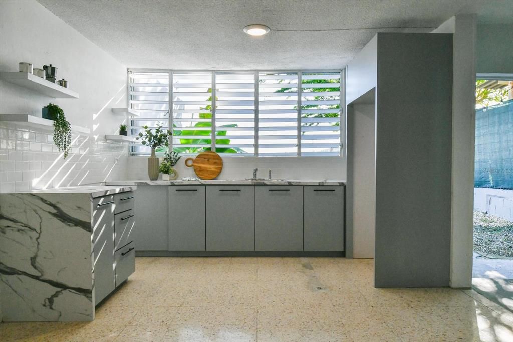 Active With Contract: $198,000 (3 beds, 2 baths, 1871 Square Feet)