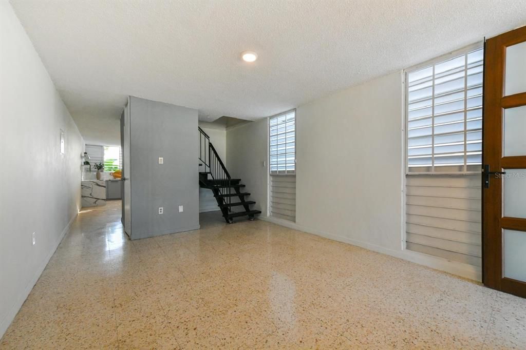 Active With Contract: $198,000 (3 beds, 2 baths, 1871 Square Feet)