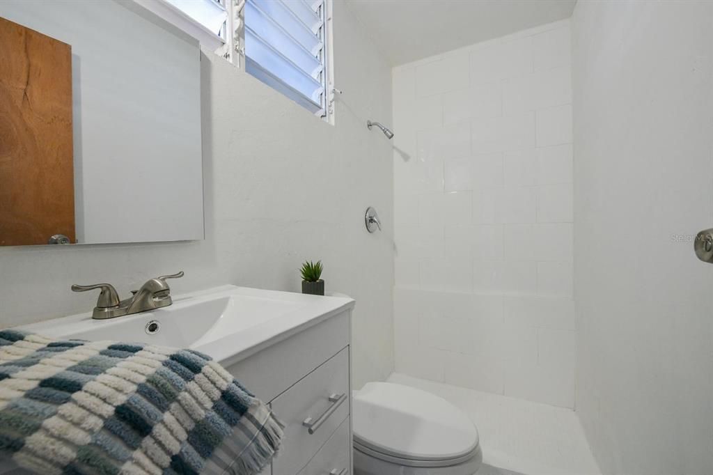 Active With Contract: $198,000 (3 beds, 2 baths, 1871 Square Feet)