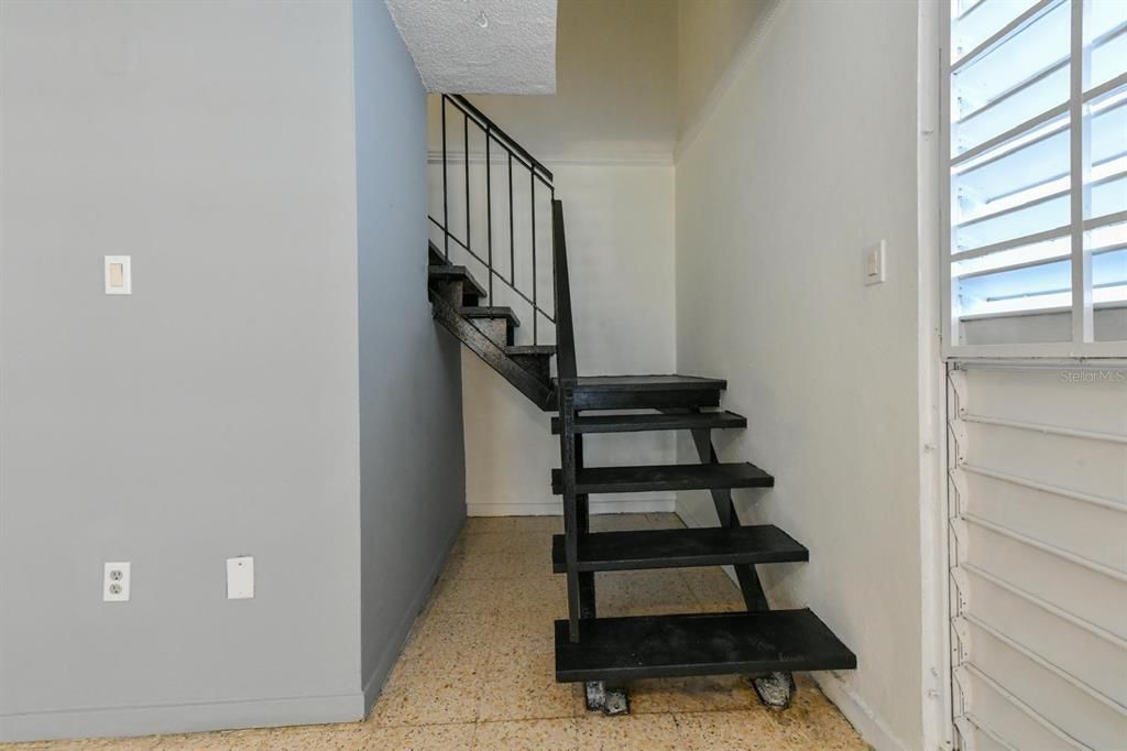 Active With Contract: $198,000 (3 beds, 2 baths, 1871 Square Feet)