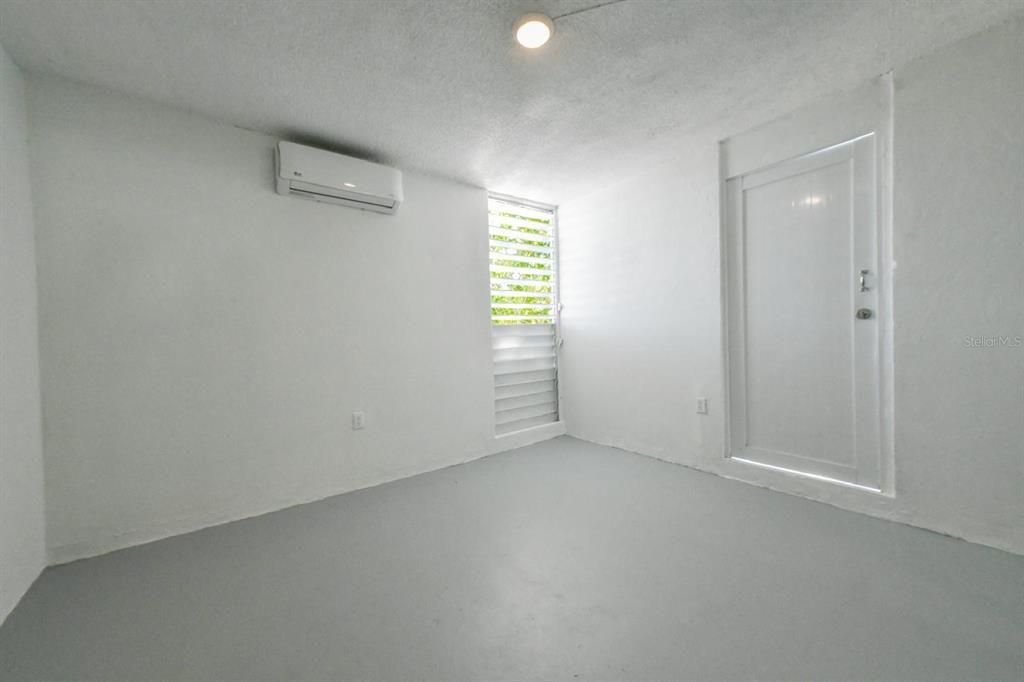 Active With Contract: $198,000 (3 beds, 2 baths, 1871 Square Feet)