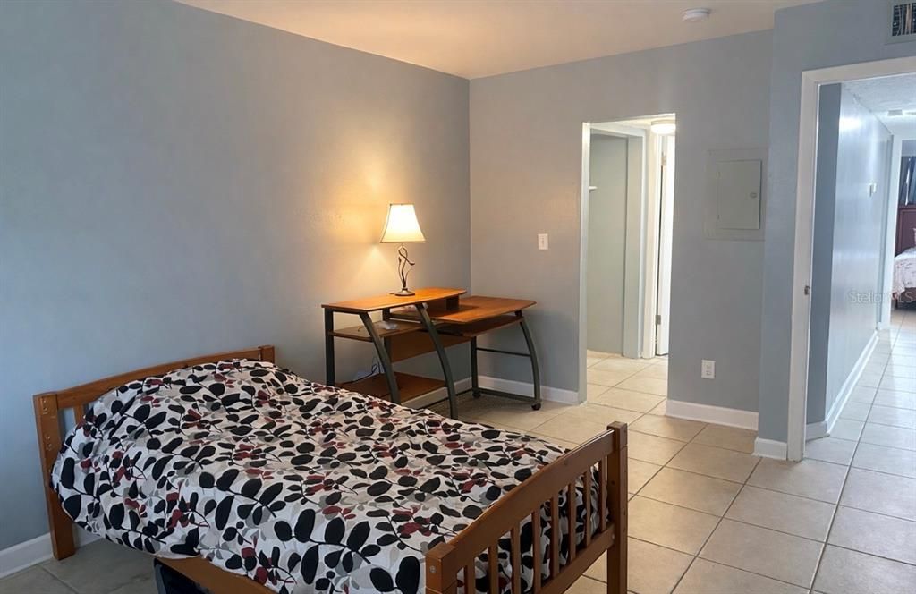 Active With Contract: $115,000 (2 beds, 2 baths, 975 Square Feet)