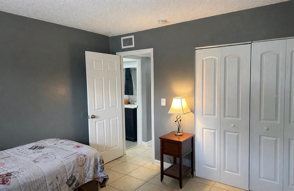 Active With Contract: $115,000 (2 beds, 2 baths, 975 Square Feet)