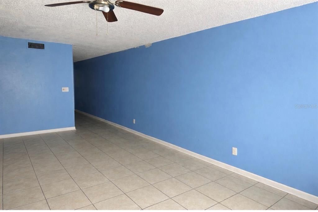 Active With Contract: $115,000 (2 beds, 2 baths, 975 Square Feet)