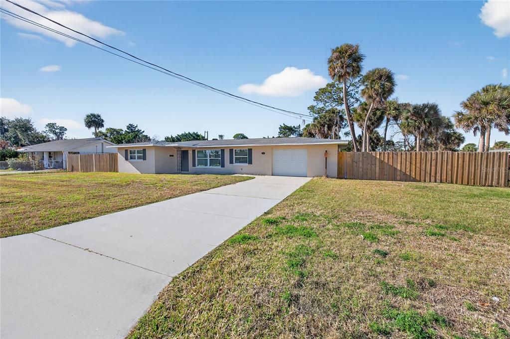 For Sale: $289,900 (2 beds, 1 baths, 1199 Square Feet)
