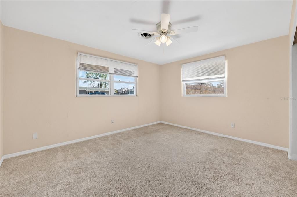 For Sale: $289,900 (2 beds, 1 baths, 1199 Square Feet)