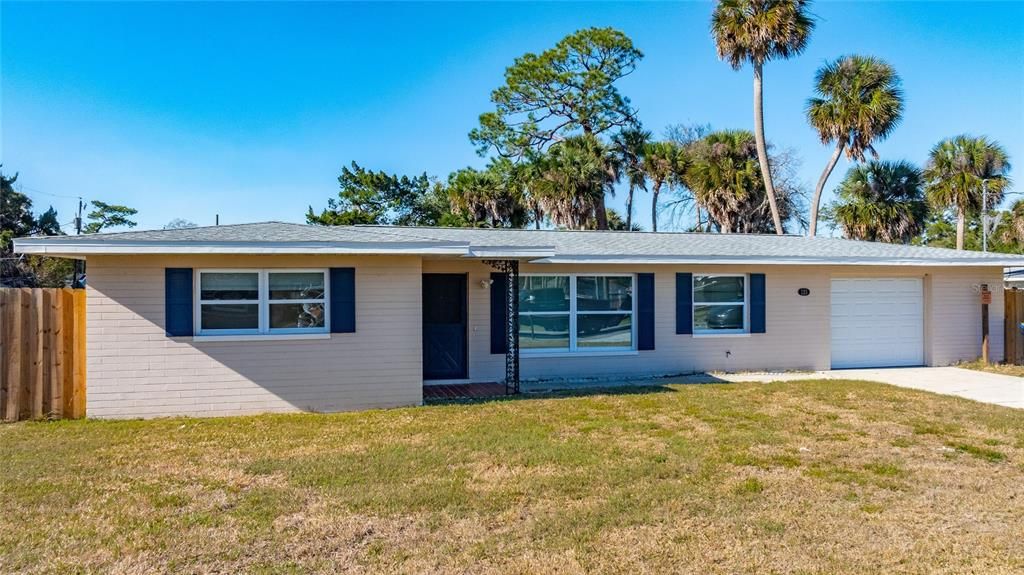 For Sale: $289,900 (2 beds, 1 baths, 1199 Square Feet)