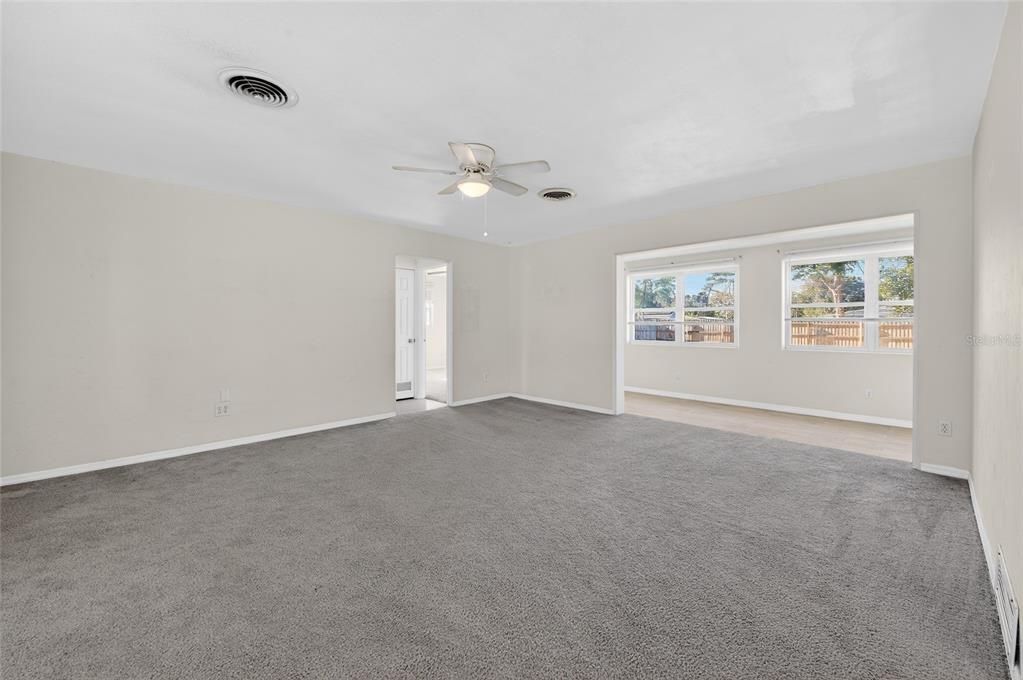 For Sale: $289,900 (2 beds, 1 baths, 1199 Square Feet)