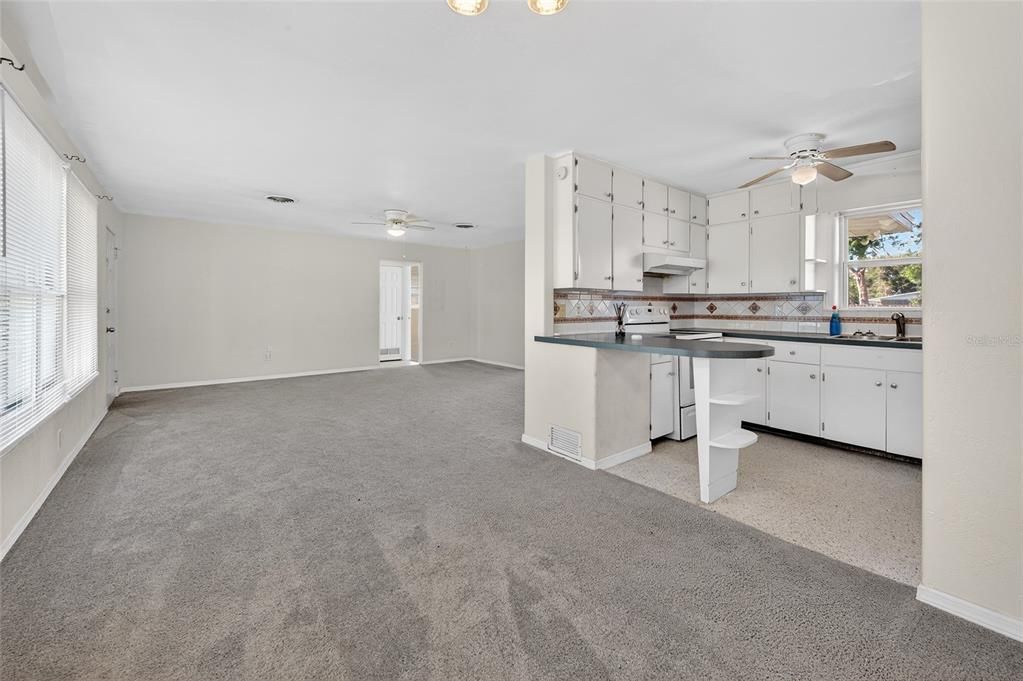 For Sale: $289,900 (2 beds, 1 baths, 1199 Square Feet)