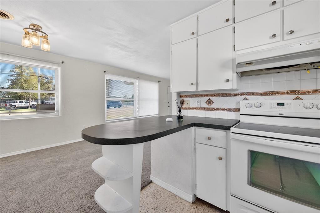For Sale: $289,900 (2 beds, 1 baths, 1199 Square Feet)