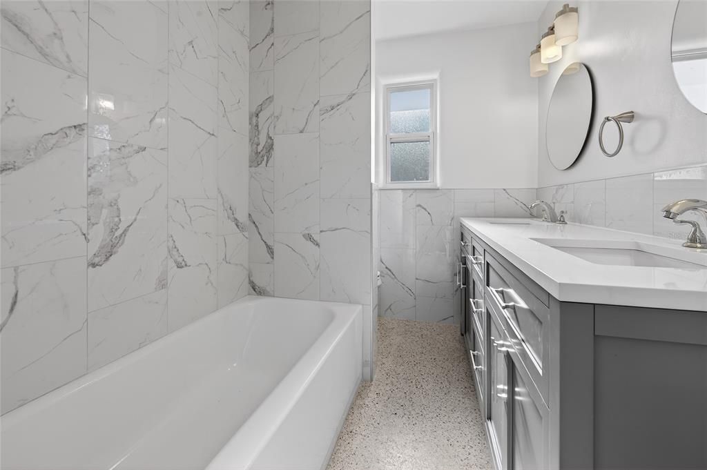 For Sale: $289,900 (2 beds, 1 baths, 1199 Square Feet)