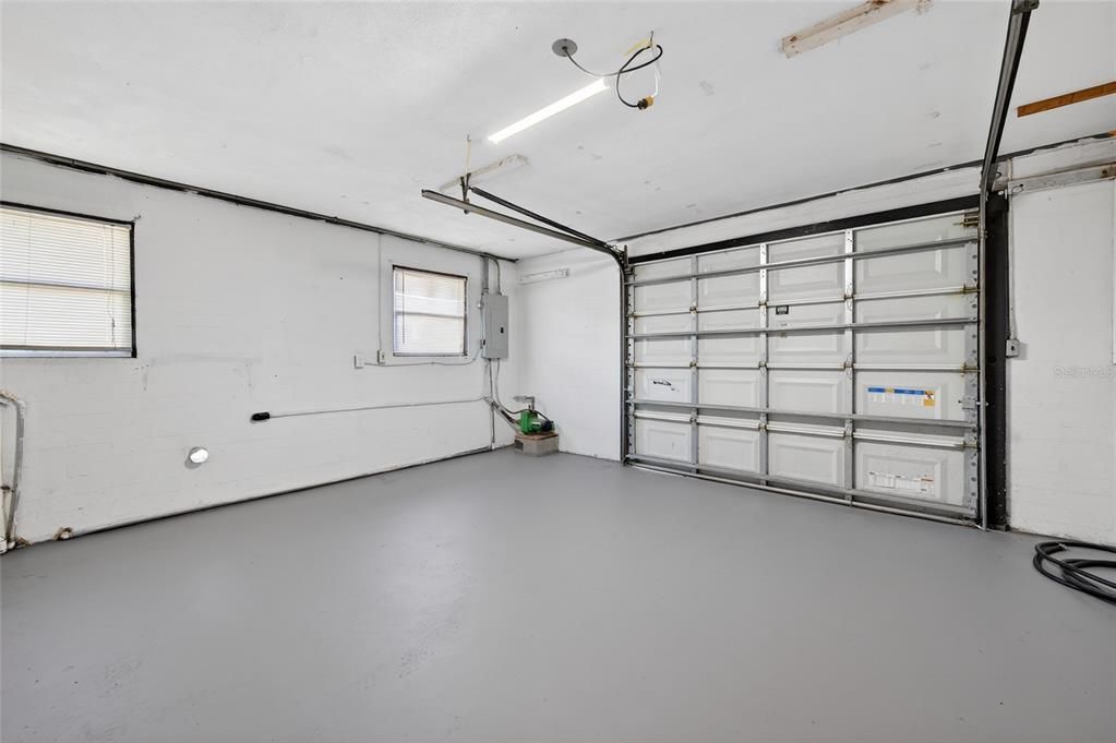 For Sale: $289,900 (2 beds, 1 baths, 1199 Square Feet)