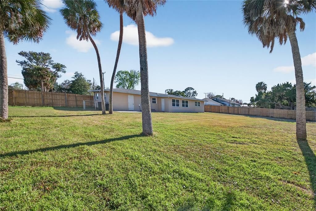 For Sale: $289,900 (2 beds, 1 baths, 1199 Square Feet)