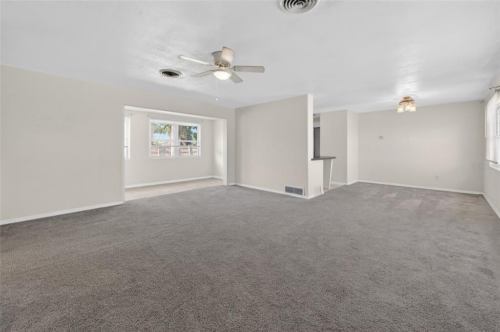 For Sale: $289,900 (2 beds, 1 baths, 1199 Square Feet)