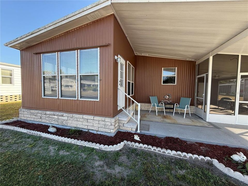 For Sale: $149,000 (2 beds, 2 baths, 1104 Square Feet)