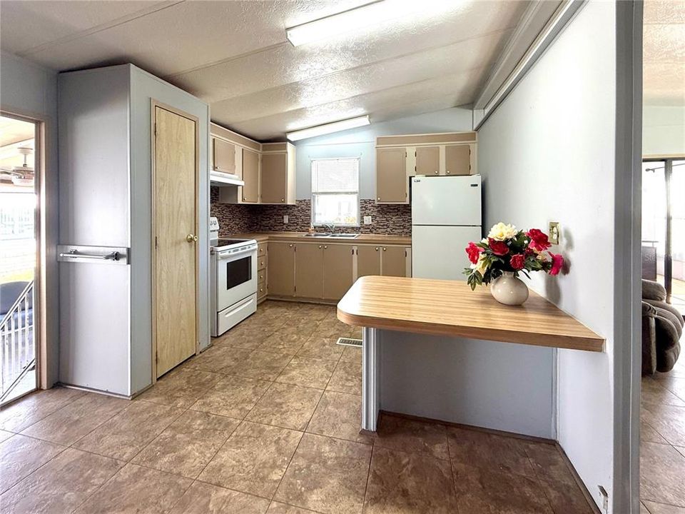 For Sale: $149,000 (2 beds, 2 baths, 1104 Square Feet)