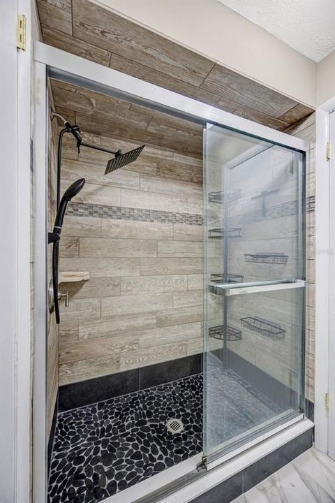 合同活跃: $224,999 (2 贝兹, 1 浴室, 1164 平方英尺)