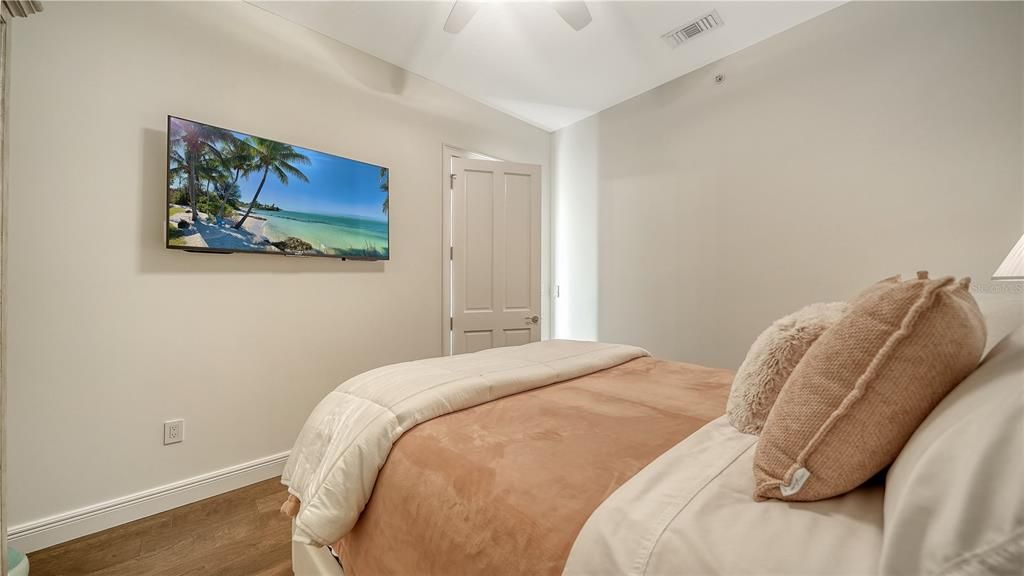Active With Contract: $2,150,000 (2 beds, 2 baths, 1855 Square Feet)