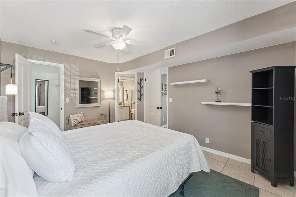 Activo con contrato: $147,900 (2 camas, 1 baños, 867 Pies cuadrados)