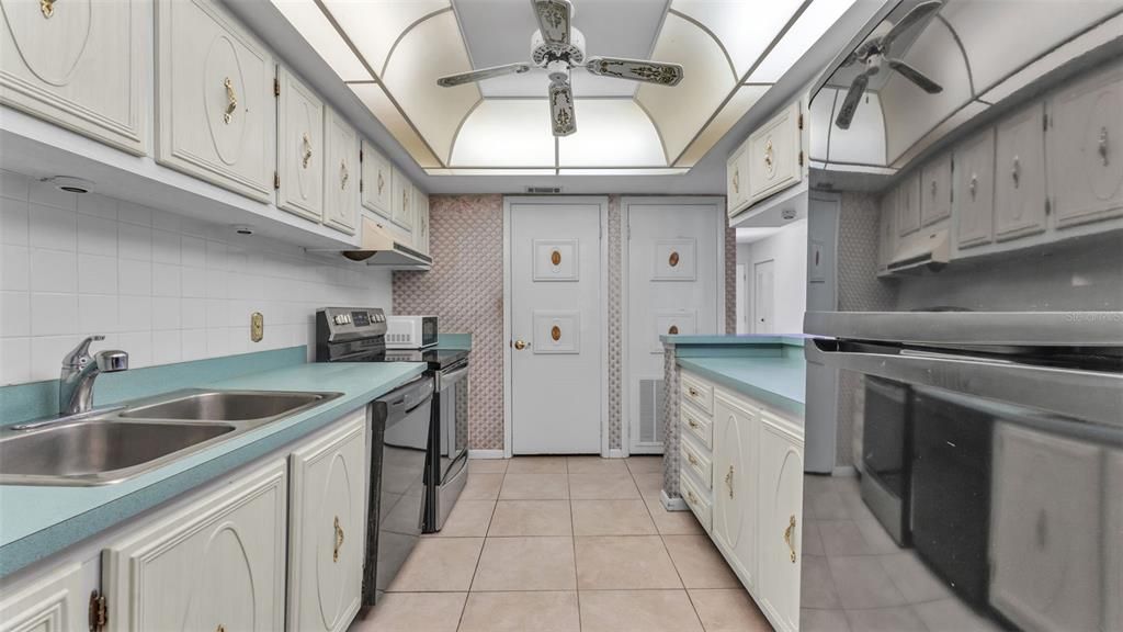 На продажу: $115,000 (2 спален, 2 ванн, 1120 Квадратных фут)