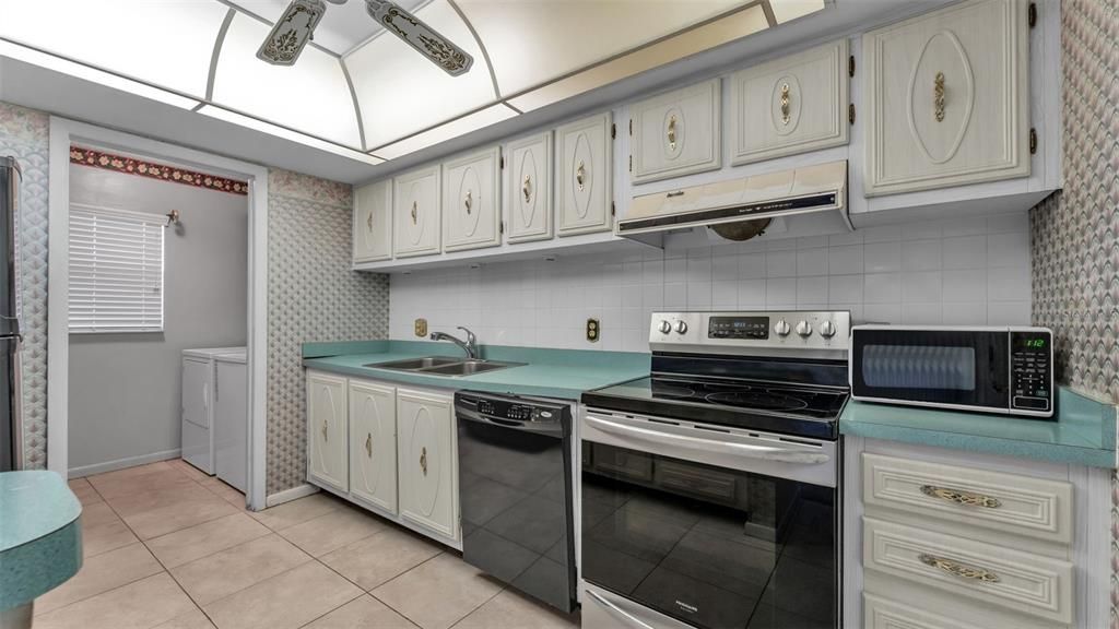 На продажу: $115,000 (2 спален, 2 ванн, 1120 Квадратных фут)