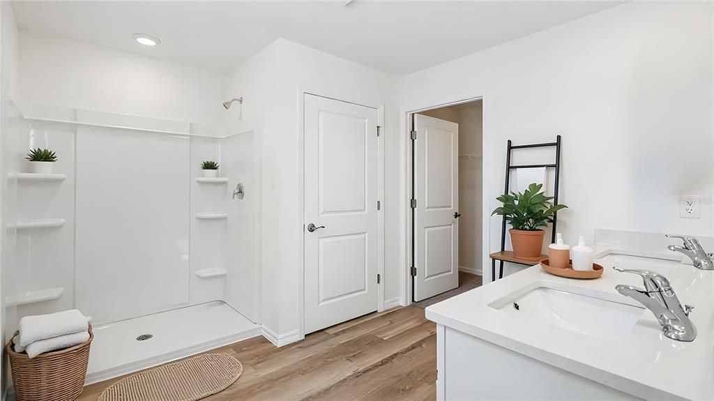 Activo con contrato: $319,990 (4 camas, 3 baños, 2288 Pies cuadrados)