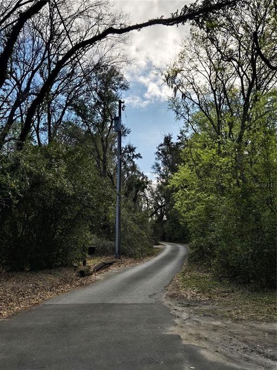 На продажу: $299,998 (4.94 acres)