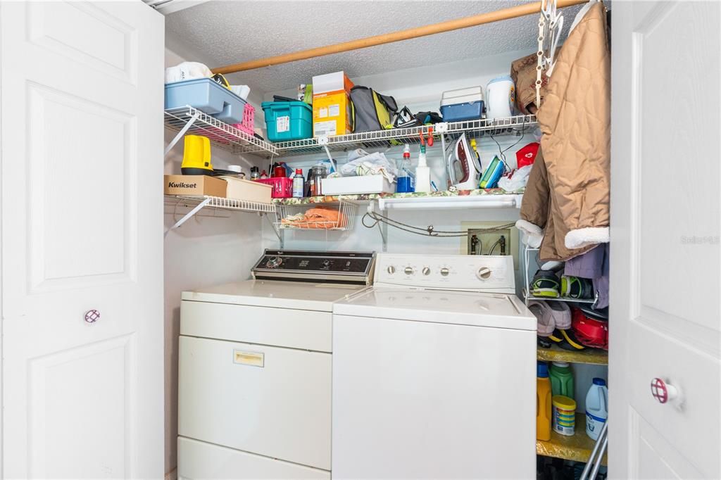 На продажу: $329,900 (2 спален, 2 ванн, 1000 Квадратных фут)