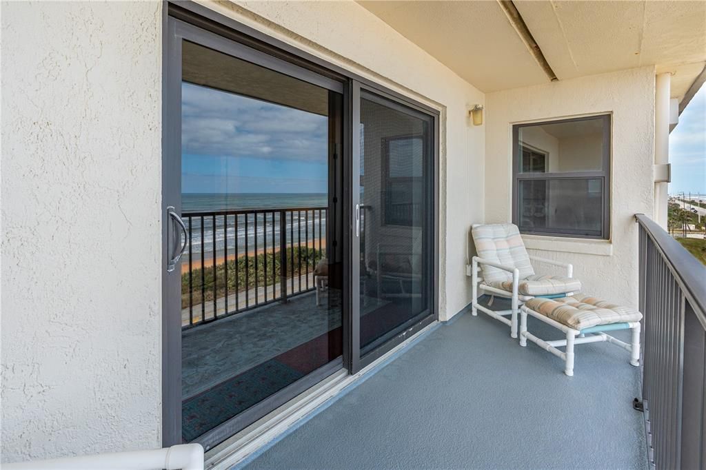 На продажу: $329,900 (2 спален, 2 ванн, 1000 Квадратных фут)