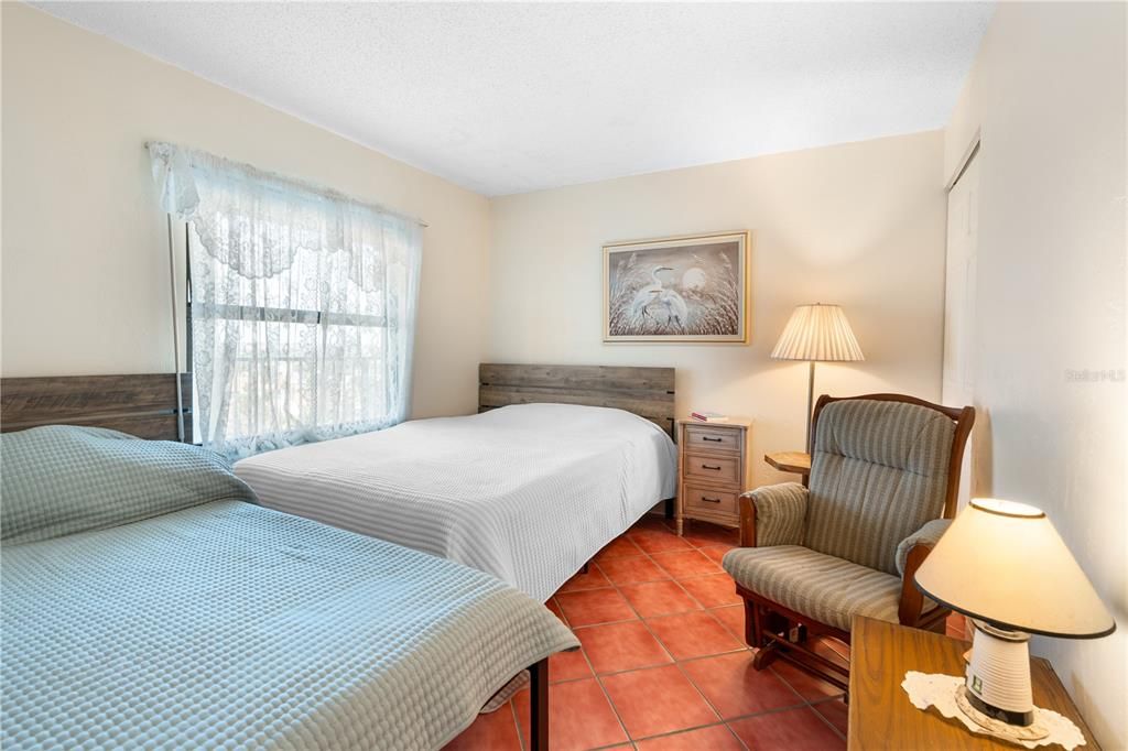 На продажу: $329,900 (2 спален, 2 ванн, 1000 Квадратных фут)