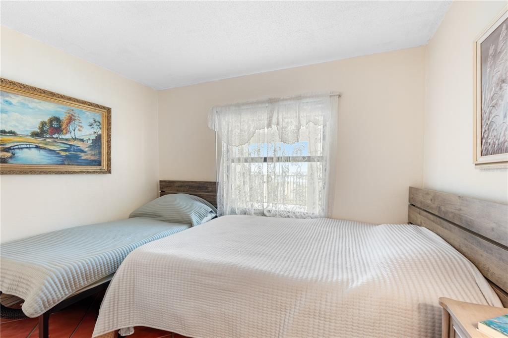 На продажу: $329,900 (2 спален, 2 ванн, 1000 Квадратных фут)