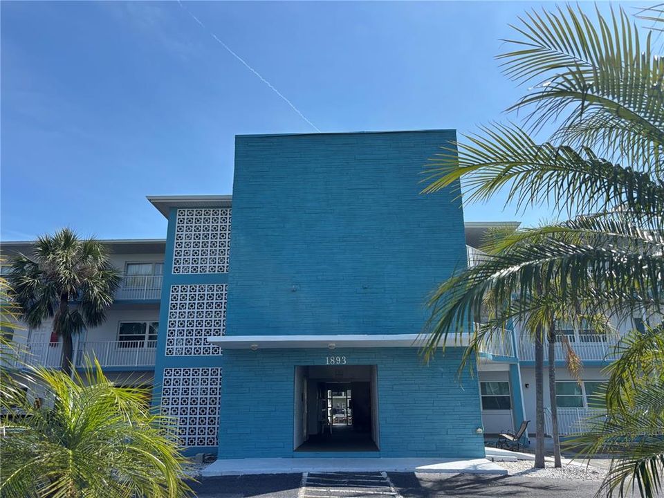 For Sale: $149,900 (2 beds, 2 baths, 1130 Square Feet)