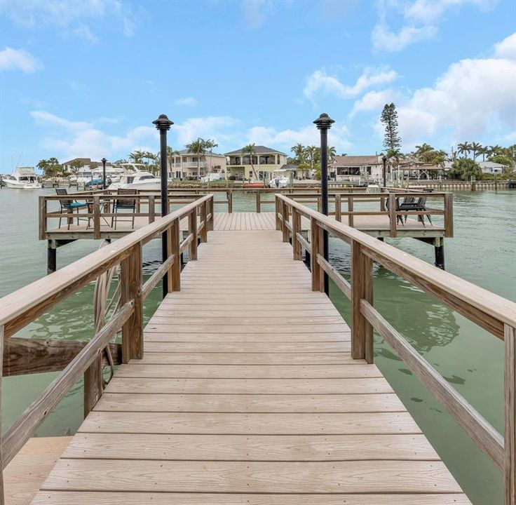 For Sale: $149,900 (2 beds, 2 baths, 1130 Square Feet)