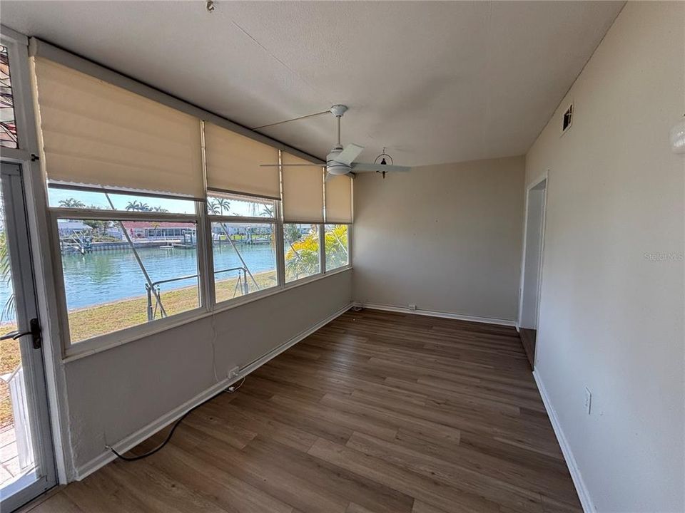 For Sale: $149,900 (2 beds, 2 baths, 1130 Square Feet)