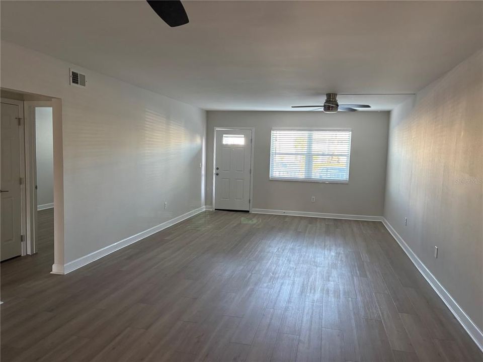 For Sale: $149,900 (2 beds, 2 baths, 1130 Square Feet)