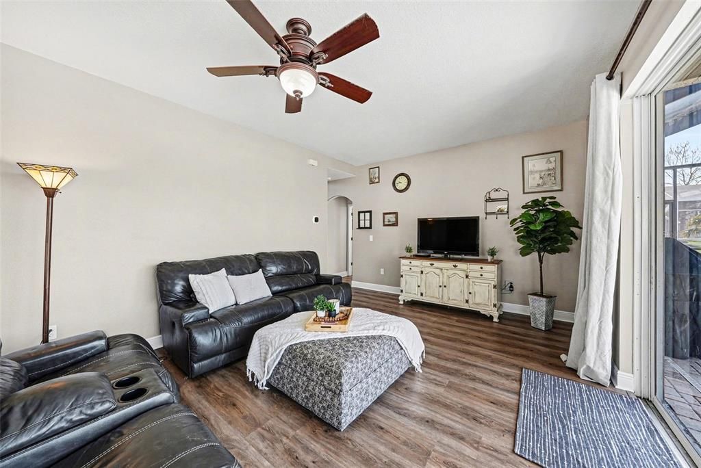 En Venta: $655,000 (5 camas, 3 baños, 2923 Pies cuadrados)