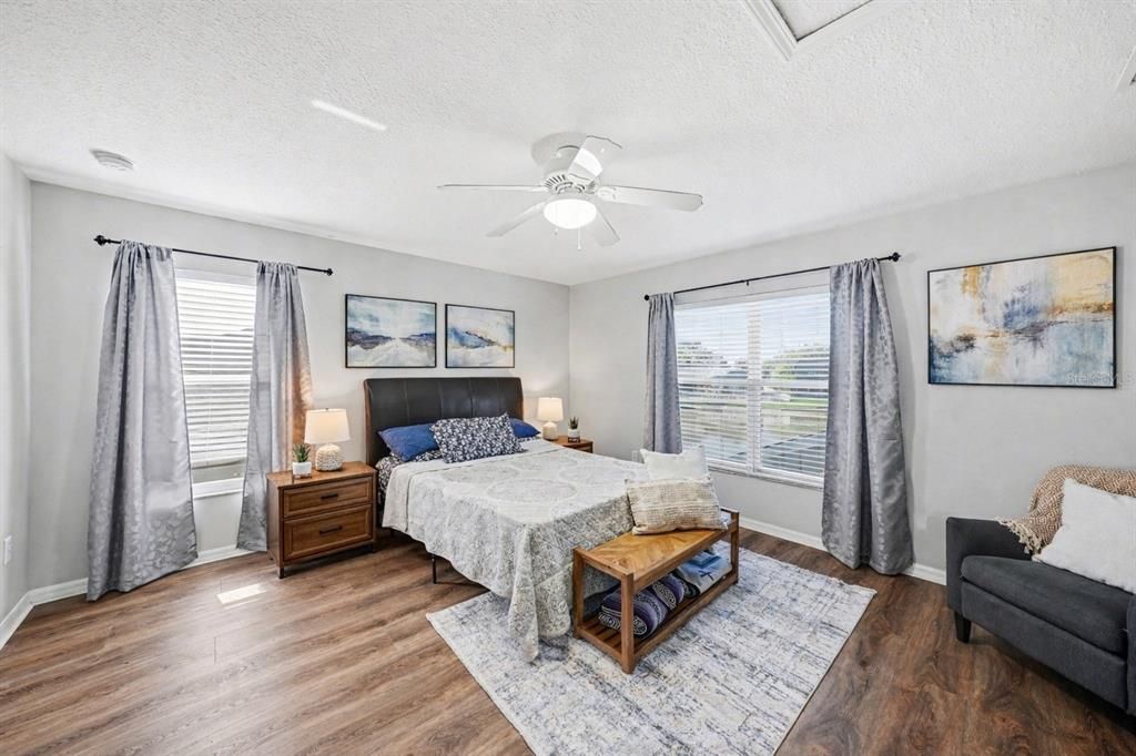 En Venta: $655,000 (5 camas, 3 baños, 2923 Pies cuadrados)