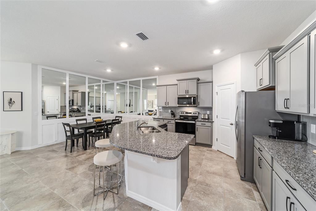 En Renta: $2,599 (3 camas, 2 baños, 1565 Pies cuadrados)