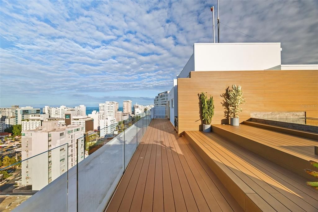 合同活跃: $6,750,000 (5 贝兹, 6 浴室, 4435 平方英尺)