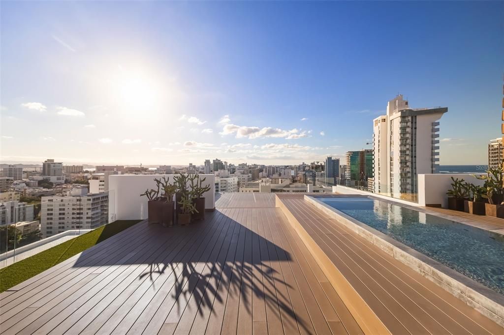 合同活跃: $6,750,000 (5 贝兹, 6 浴室, 4435 平方英尺)