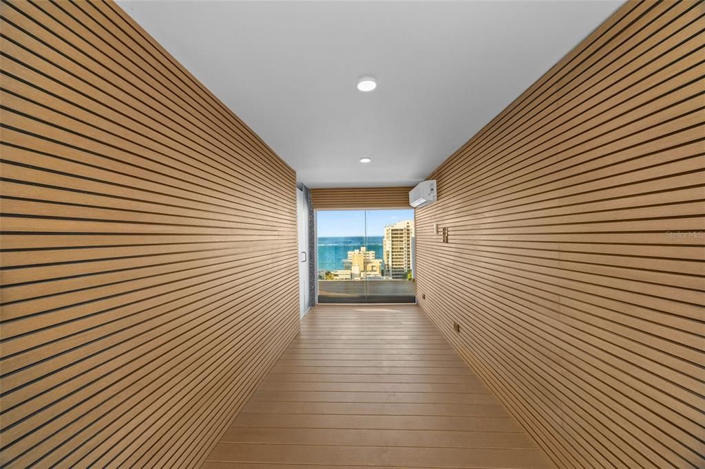 合同活跃: $6,750,000 (5 贝兹, 6 浴室, 4435 平方英尺)