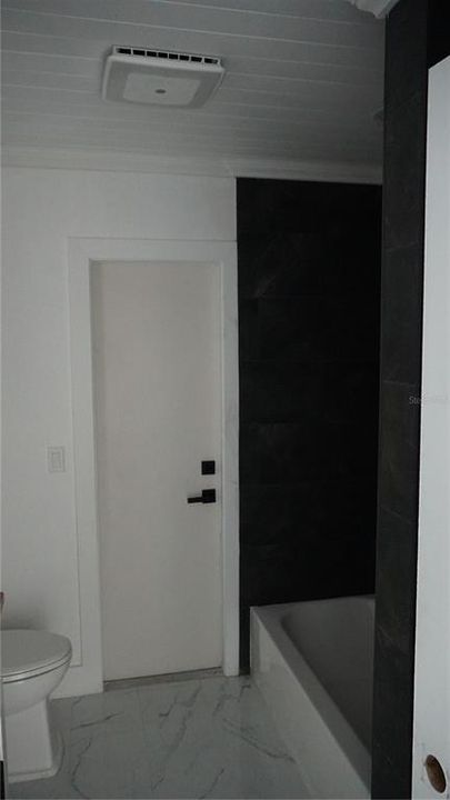 Под контрактом: $215,000 (4 спален, 2 ванн, 2166 Квадратных фут)