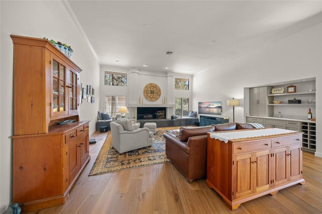 Activo con contrato: $1,190,000 (5 camas, 2 baños, 3837 Pies cuadrados)