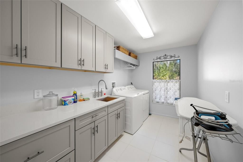 Activo con contrato: $1,190,000 (5 camas, 2 baños, 3837 Pies cuadrados)