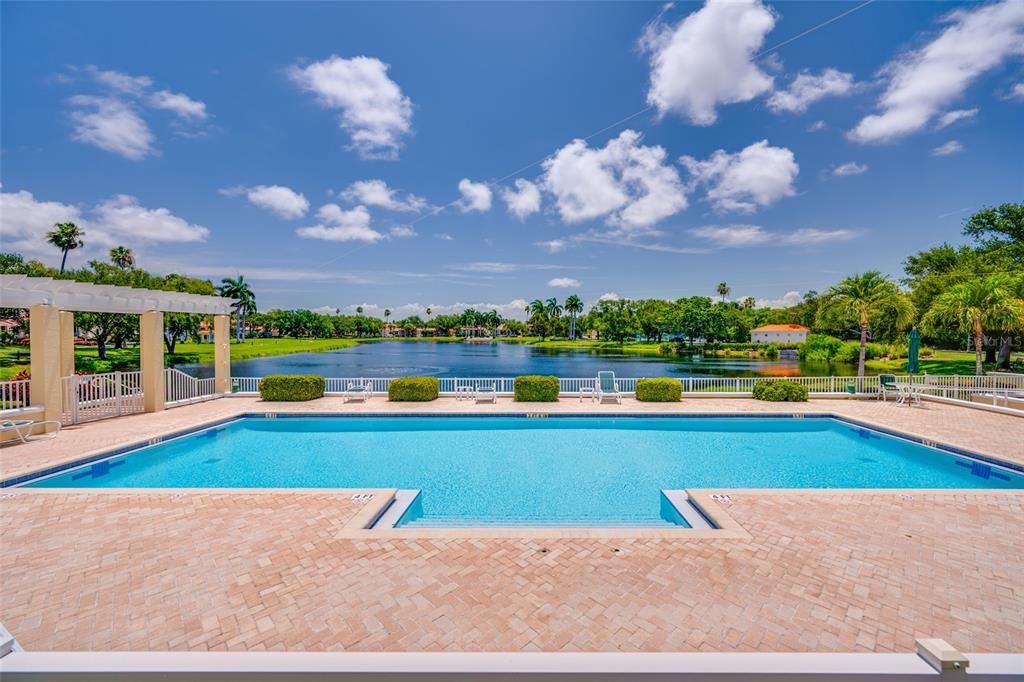Activo con contrato: $575,000 (2 camas, 2 baños, 1438 Pies cuadrados)