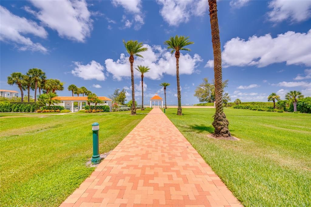 Activo con contrato: $575,000 (2 camas, 2 baños, 1438 Pies cuadrados)