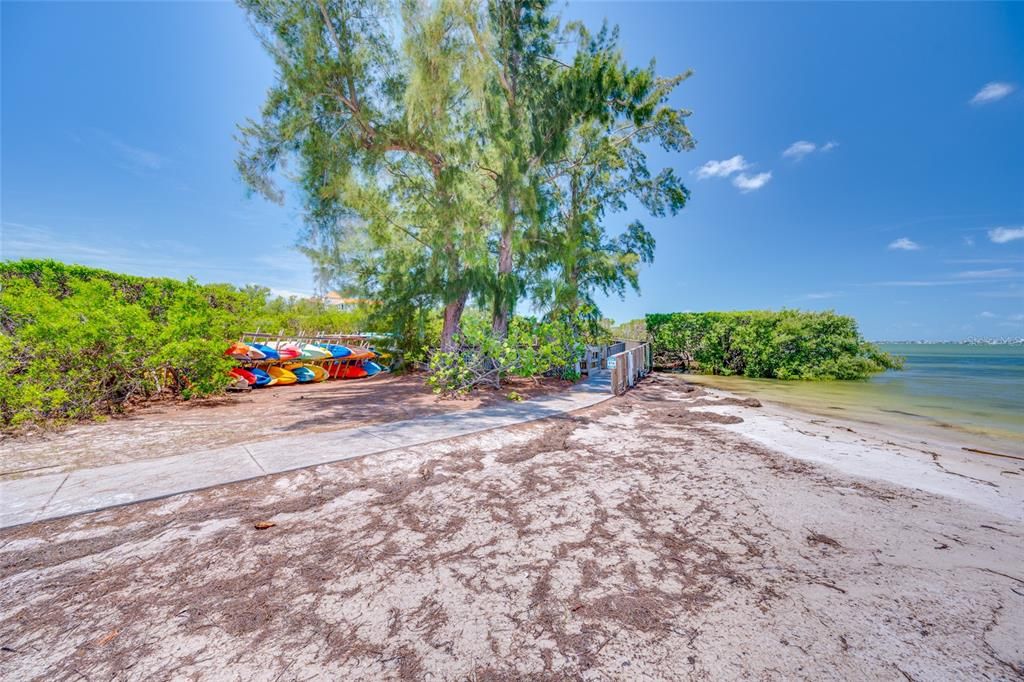 Activo con contrato: $575,000 (2 camas, 2 baños, 1438 Pies cuadrados)