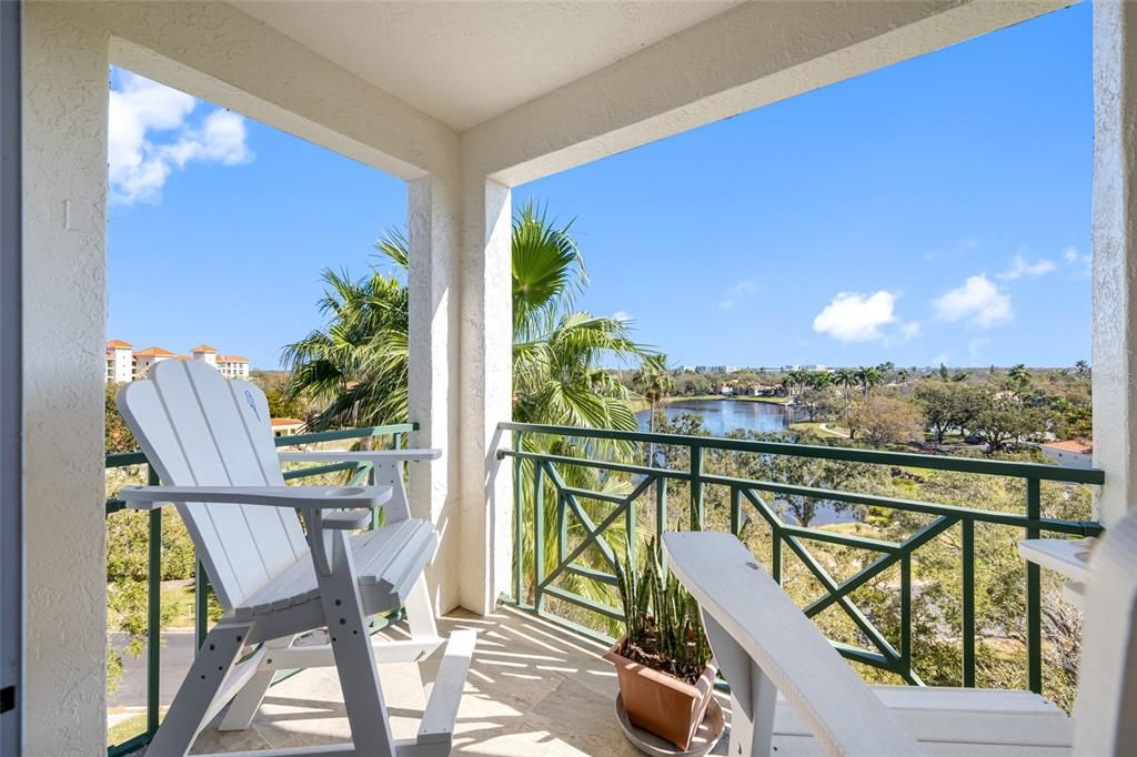 Activo con contrato: $575,000 (2 camas, 2 baños, 1438 Pies cuadrados)