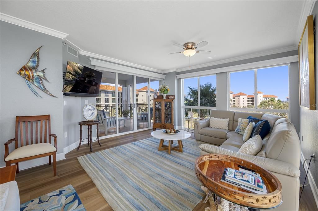 Activo con contrato: $575,000 (2 camas, 2 baños, 1438 Pies cuadrados)