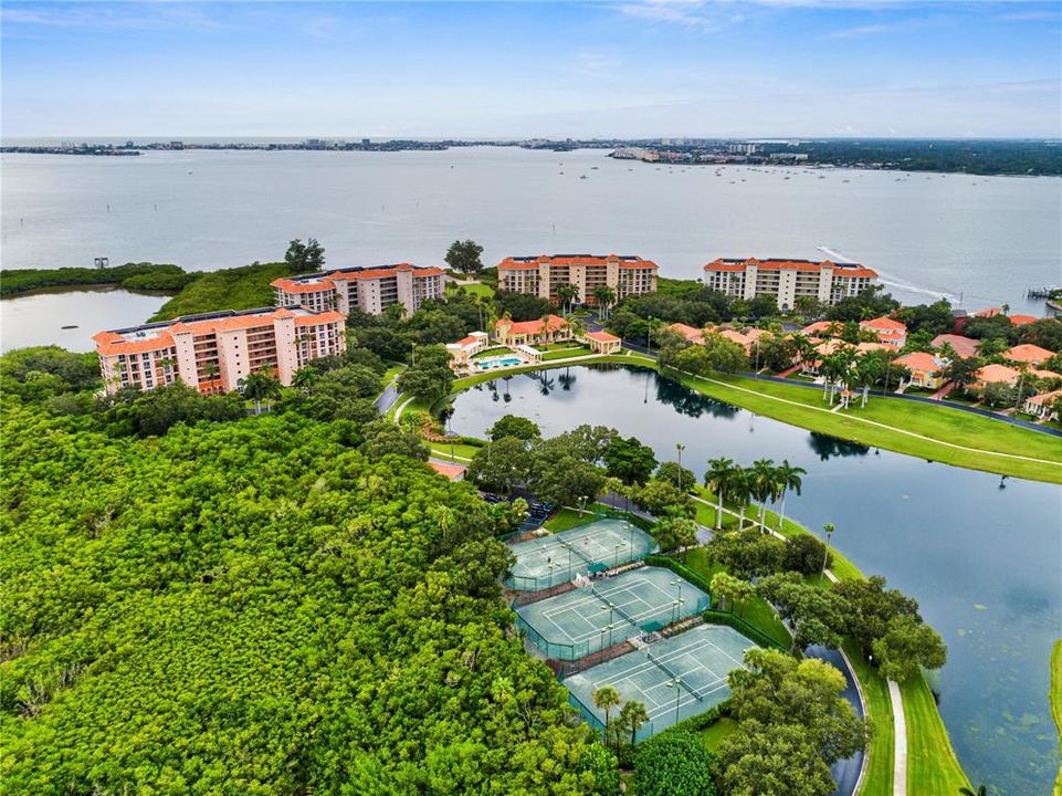 Activo con contrato: $575,000 (2 camas, 2 baños, 1438 Pies cuadrados)